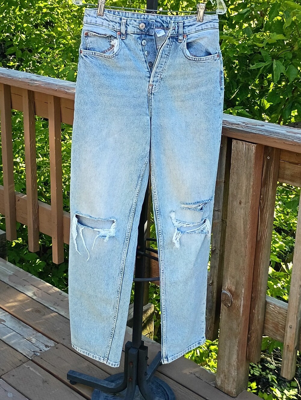 H&M Divided Light Blue Distressed Button Fly Jeans sz 6